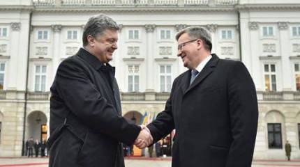 Порошенко в Варшаве встретили плакатами "Стоп, Бандера!"