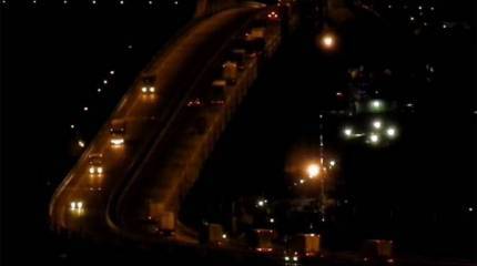 Открыто грузовое автомобильное движение по Крымскому мосту. Новый "привет" Киеву