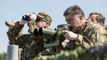 Уже с трёх сторон защитился. Порошенко готов отразить агрессию и с Азова