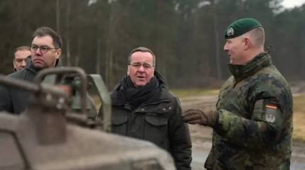 Министр обороны Германии призвал немцев вооружаться и готовится к «войне с Россией»