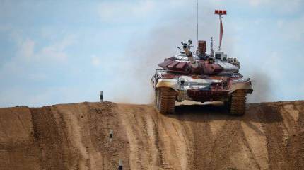 Российская команда занимает лидирующую позицию на чемпионате мира по танковому биатлону