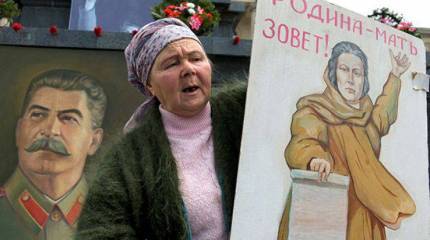 Коммунисты Грузии требуют восстановить монумент Сталина