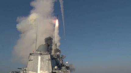 Очевидец заснял момент попытки четырьмя ракетами ПВО сбить российскую ракету «Калибр»