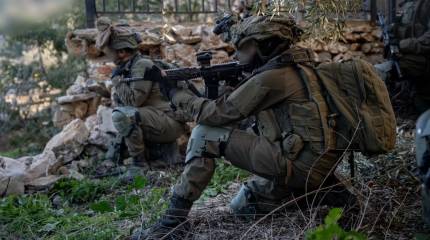 Фото солдата ЦАХАЛ, разбивающего статую Христа на юге Ливана, вызвали резонанс