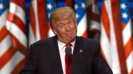 Трамп: Россия посмеивается в кулак...