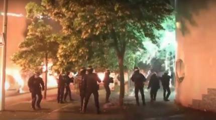 Во Франции уже вторую ночь подряд идут массовые уличные беспорядки