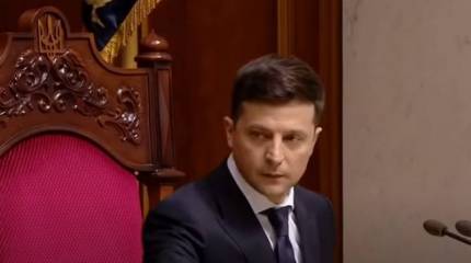 В Кремле пояснили, почему Зеленского не пригласили в Москву на парад Победы