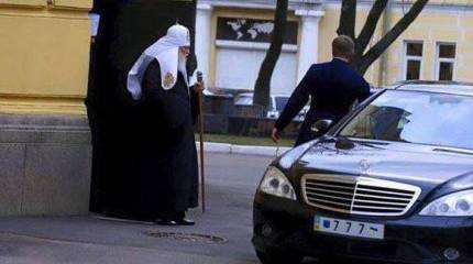 Их нравы. "Церковь" награждает "Сатану"