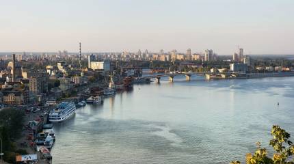 Насыпные дамбы и понтоны: в Киеве начнут строить резервные переправы через Днепр