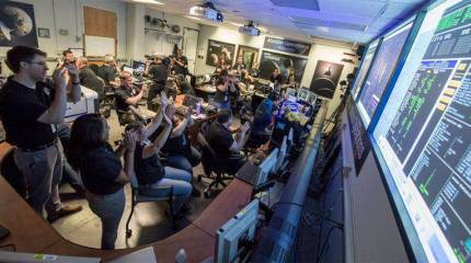 Когда ожидать фотографий с развевающимся американским флагом на Плутоне?..