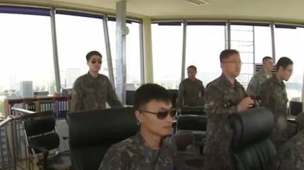 Южнокорейские военные провели учения по отражению воображаемой массированной северокорейской воздушной атаки