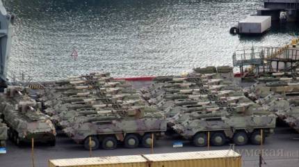 По морям, по волнам… плавают украинские БТРы
