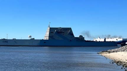 На новейшем эсминце Zumwalt произошёл пожар перед отправкой на Ближний Восток