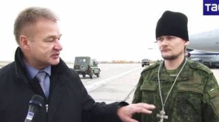 В ЦВО представили полевую форму для военных священников православной церкви