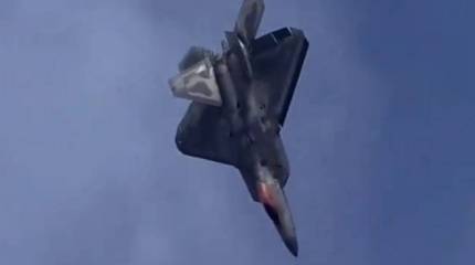 В США: «Замедленное видео с маневрированием F-22 буквально завораживает»