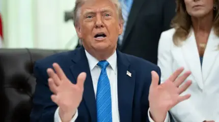 Ông Trump tiếp tục cuộc chiến chống lại "truyền thông giả mạo", chỉ trích các bài báo về Hegseth.