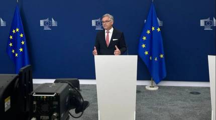 ЕС поможет Зеленскому программой «добровольного» возвращения украинцев домой