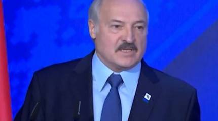 Лукашенко: «Россия полыхает от коронавируса»