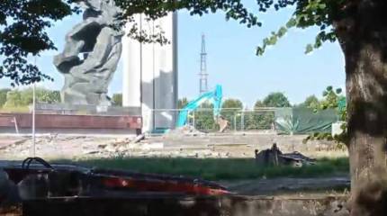 В столице Латвии приступили к сносу монумента Освободителям Риги