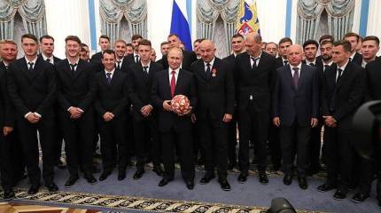 Спортивное сообщество бурлит: Нужно ли было награждать футболистов?