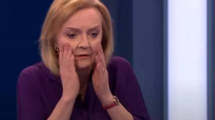 Речь Лиз Трасс в ходе дебатов в Британии прервалась после грохота во время её слов о Путине