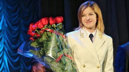 В свой профессиональный праздник Поклонская впервые появилась перед сослуживцами и гостями в белом генеральском кителе