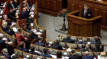 Порошенко потребовал от Минобороны "срочно" перейти на стандарты НАТО