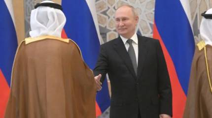 СМИ Британии: после рукопожатий Путина в ОАЭ его отказ пожать руку британскому послу выглядит оскорбительно