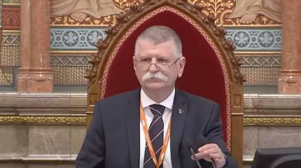 Спикер венгерского парламента: Боевые действия идут между Украиной и Россией, а проигрывает Европейский союз