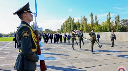 Пресса Армении: военным разрешили прикладывать руку к «пустой» голове