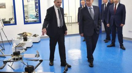 Президент Путин ознакомился с деятельностью петербургской «Корабелки» и встретился со студентами