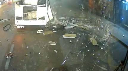 «Обломки и осколки разлетелись на десятки метров»: Очевидцы рассказывают о взрыве в маршрутке Воронежа