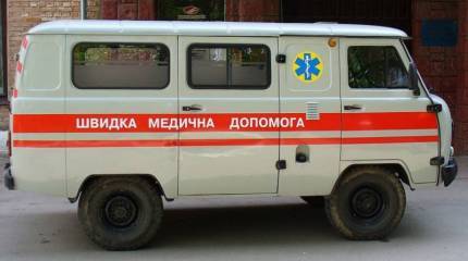В Хмельницком зафиксировали перевозку больных медиками в противорадиационных костюмах