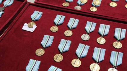 Чешский подполковник возвращает награды, полученные от командования НАТО Чешский подполковник возвращает награды, полученные от командования НАТО