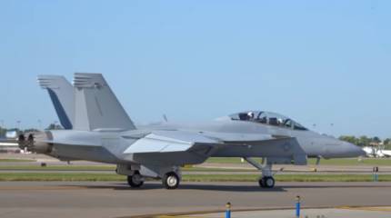 ВМС США начали получать новые палубные истребители F/A-18 Super Hornet Block III
