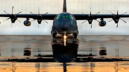 C-130J ВВС Индии с десантом сел на аэродром в Гималаях на высоте 5 тысяч метров