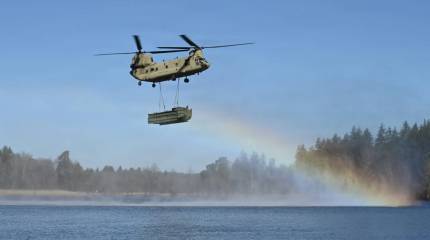 Армия США отработала на полигоне в ФРГ десантирование плотов с вертолёта «Чинук»