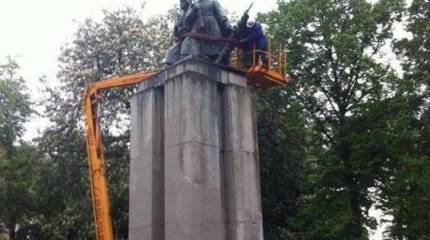 Демонтаж памятника советским воинам в польском Катовице