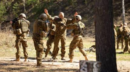 «Пусть знают, что это не просто так»: Латвия начала «масштабные» военные учения на границе с Белоруссией