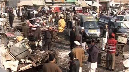 В Пакистане взорвана мощная бомба: пострадали десятки людей