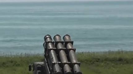 Nhật Bản tuyên bố triển khai các tên lửa có khả năng vươn tới lục địa Trung Quốc.