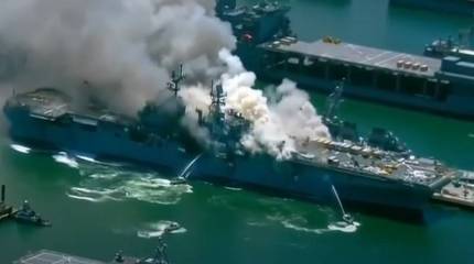 «Восстановление будет долгим и дорогим»: в США решили списать горевший УДК Bonhomme Richard