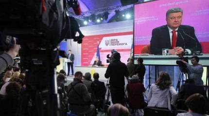 Порошенко: в случае прекращения мирного процесса Киев введёт военное положение