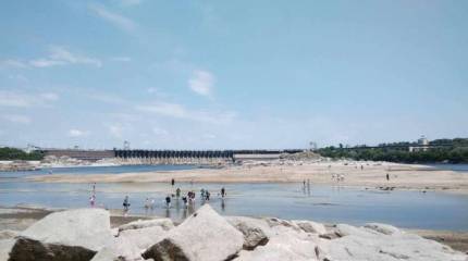 Глава офиса Зеленского опубликовал фото обмелевшего Днепра в районе Днепровской ГЭС на севере Запорожья