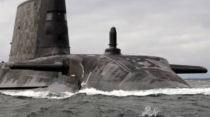 Подлодка ВМС Британии едва не столкнулась с паромом