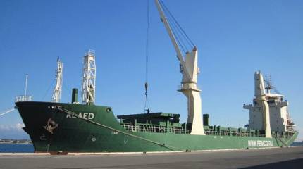 Российский корабль с вертолетами для Сирии двинулся на юг с военным эскортом