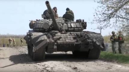 Особая тактика применения танков ВС РФ в Мариуполе даёт возможность пехоте уходить от огня противника