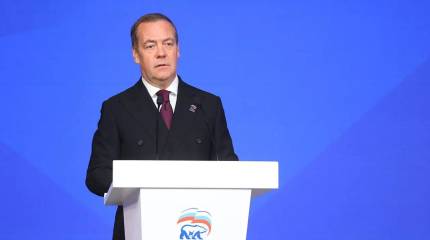 Медведев: президент любой ядерной державы не вправе исключать применение ЯО