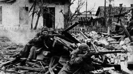 «Мы сражаемся, как одержимые, а к реке пробиться не можем...»