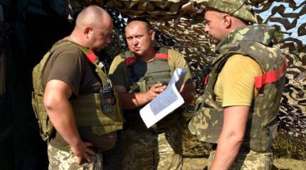 Украинцы предложили красным скотчем пометить "папахи полководцев" на учениях ВСУ